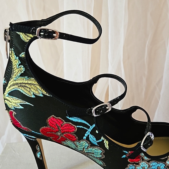 NWOB - Marc Fisher Embroidered Strappy Heels - Sz 8.5 - Picture 10 of 10